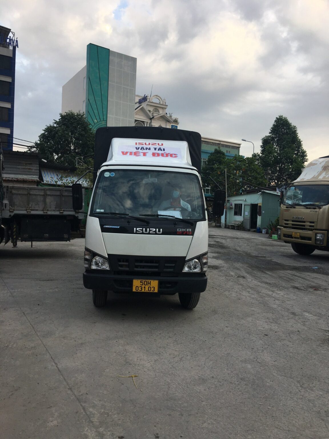 xe chở hàng đi Campuchia
